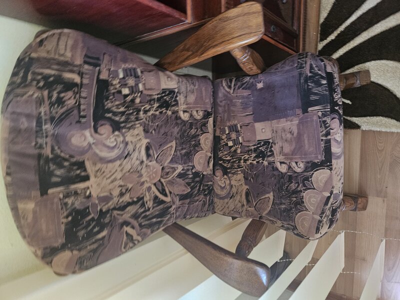 Vand 2 scaune mobilier sufragerie